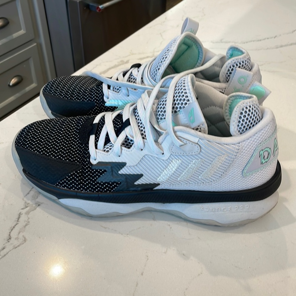 Adidas Dame 8 - size 10